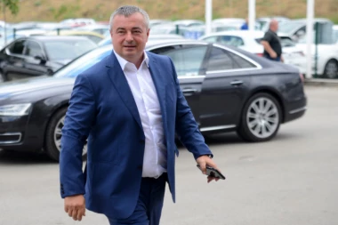 MINISTRI U EKONOMSKOJ, BAJATOVIĆ U BIZNIS KLASI: Otkrivamo kako se srpska delegacija vraćala iz Moskve