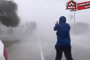 Uragan Harvi nosi sve pred sobom (VIDEO)