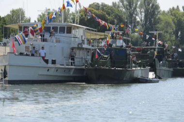 Otvoreni dan Rečne flotile u Novom Bečeju (FOTO)