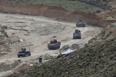 RUSIJA PODRŽAVA MEDIJE: Amerika naoružava teroriste u Siriji!