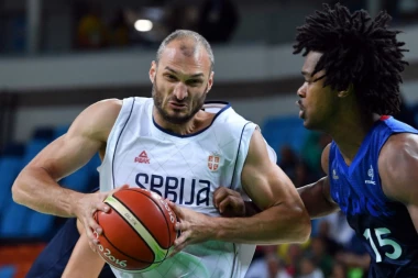 PROSLAVLJALI SMO  VASKRS U MRAKU  dok su bombe padale oko kuće!