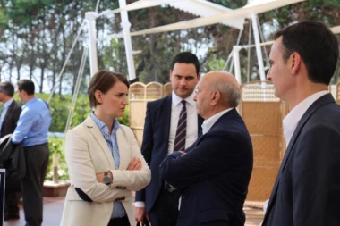 Od starta sa gardom: Mustafa vs Brnabić