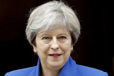 Terezu Mej sklanjaju sa čela partije