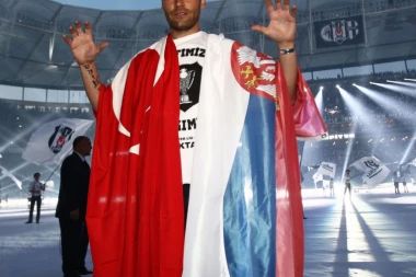 POZNATI PITANJIMA REŠETALI DUŠKA TOŠIĆA: Moja Jeca je opasna