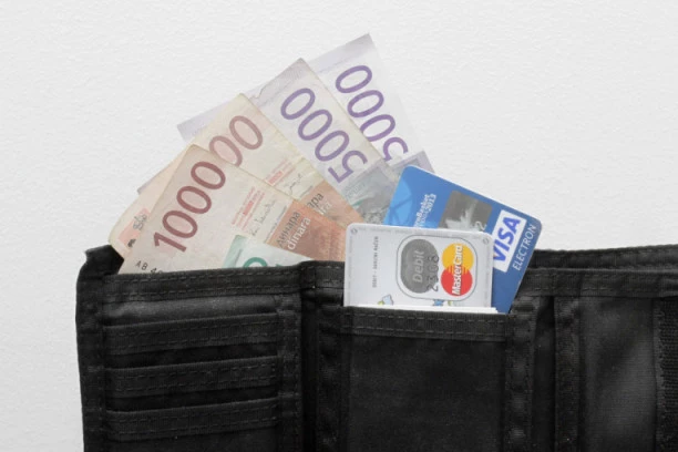 Kurs bez promena, 117,58 dinara za evro