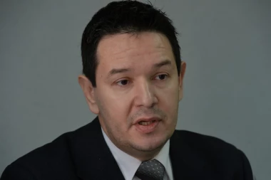 Šaroviću ukrali telefon