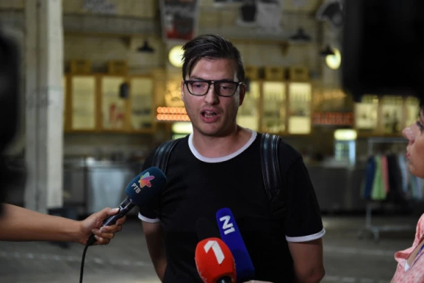 On je jedan od onih koji idu po svadbama i pitaju "je*eš li šta"! Azdejkovića iznervirao tvit Siniše Kovačevića, evo zašto je morao da reaguje