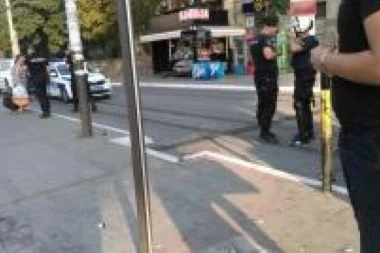 (FOTO) HAOS NA SAJMU: Tuča navijača Partizana i Zvezde uoči "večitog derbija"