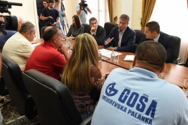 Ministar Knežević sa radnicima Goše