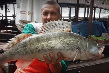 Kad RENATO GRBIĆ ženi sina: Ovako naš proslavljeni spasilac davljenika proslavlja svadbu