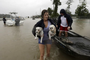 HARVI: Spaseno 2.000 ljudi