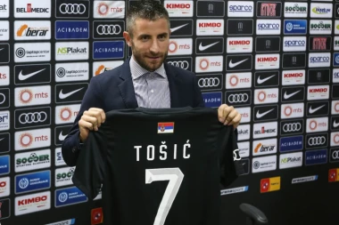 (VIDEO) KLASA JE VEČNA: Ovo je povratnički gol Tošića za Partizan