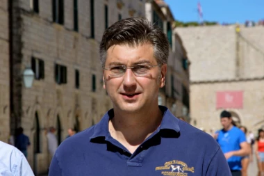PLENKOVIĆ ODLUČIO: Evo šta će biti s pločom "Za dom spremni"