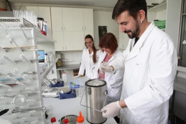 TEŽAK ZADATAK: Srpski naučnici gaje alge za proizvodnju biodizela