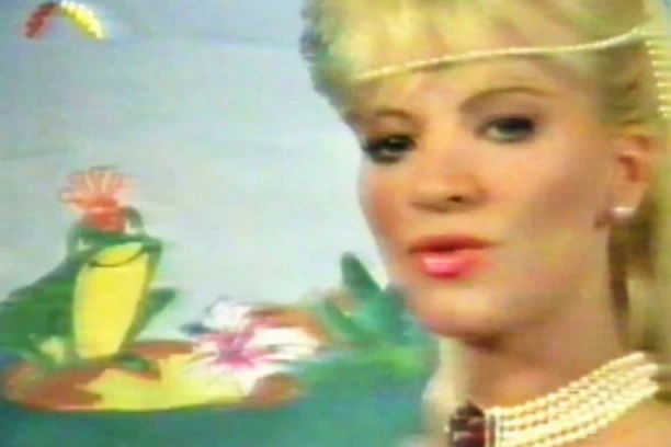 (FOTO) PRIČALO SE DA JE BILA U ŽESTOKOJ AFERI SA GIŠKOM, PA JE ZAVRŠILA U ZATVORU ZBOG PREVARE: Pogledajte kako danas izgleda POZNATA PEVAČICA!