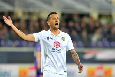 OTROVALI SU NAS U AJNDHOVENU!