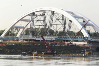 NOVI SAD: Konačno počelo navlačenje luka na Žeželjevom mostu!