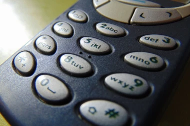 NOKIA 3310 preživela pad sa 4. sprata: Ali pronađena joj je "slaba tačka"