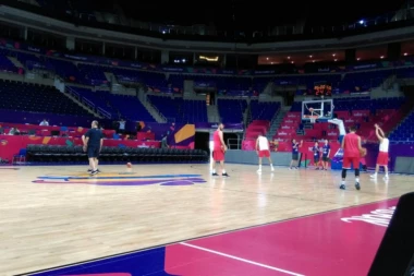 ORLOVI SE BACILI U AKCIJU: Košarkaši Srbije odradili prvi trening u Istanbulu