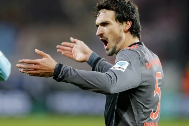 (VIDEO) BIROF UPOZORIO HUMELSA: Bilo bi mnogo gore da je skočio na glavu!