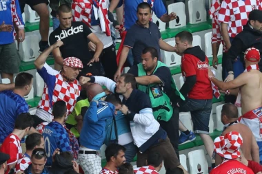 Hrvati se brinu: NAVIJAČI, NE VREĐAJTE SRBE!