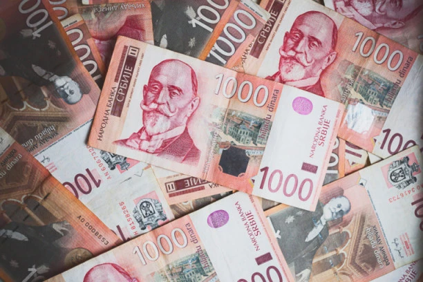 Kurs dinara u ponedeljak 117,59