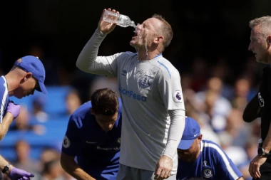 NAŠIKA SE I PRAVI HAOS: RUNI U ZATVORU!