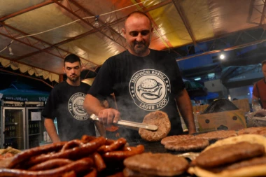 KINEZI ODUŠEVLJENI: Leskovac je svetska prestonica roštilja