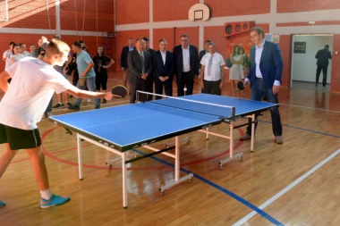 VUČIĆA NE BRINU PRETNJE, IZ MAJDANPEKA PORUČUJE: Junaci, recite gde da dođem