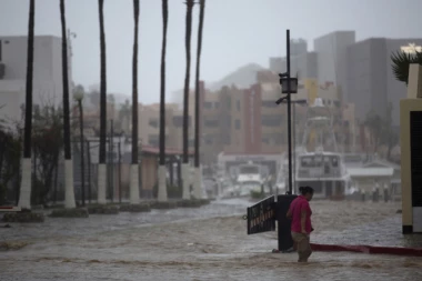 TRAGEDIJA: Četiri osobe stradale nakon oluje u meksičkom letovalištu!