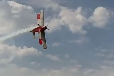 (VIDEO) TRAGEDIJA: Snimljena pogibija dve osobe nakon pada aviona