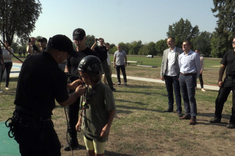 Mladi izviđači Beograda u bazi SAJ-a takmičili su se u veštinama podizanja šatora, vezivanja čvorova, signalizacije, prolasaka kroz zamišljeno minsko polje.