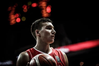 (VIDEO) BOGDAN DIGAO NAVIJAČE NA NOGE: Pogledajte maestralnu asistenciju Bogdanovića