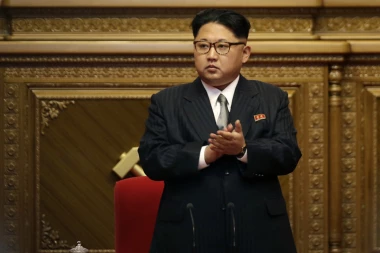 RAKETE UMESTO SVEĆICA? Kim danas slavi rođendan - niko ne sme da pita koji po redu!