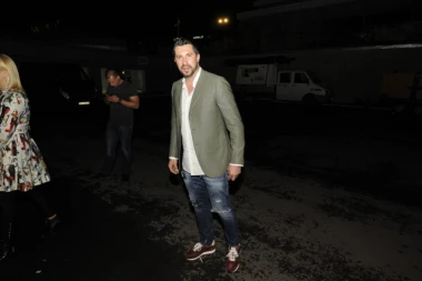 Otkriveno čiji je "bentli" koji je udario Vučićev automobil!