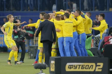 (VIDEO) TURCI OŠTEĆENI: Ukrajinci zatresli mrežu iz gol auta kao Zvezda na "večitom derbiju"