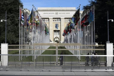 SRBI U ŽENEVI: Pred sedištem UN brane svoje svetinje
