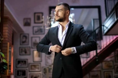 BIVŠI FARMER SA KARMINOM NA USNAMA!