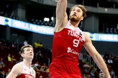 TURSKI DOMAĆIN: Erden "otkačio" srpske novinare!