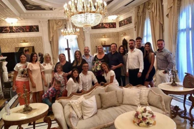 PROSTRANSTVO I LUKSUZ NA SVE STRANE! Zavirite u dom Bogoljuba Karića! (VIDEO)