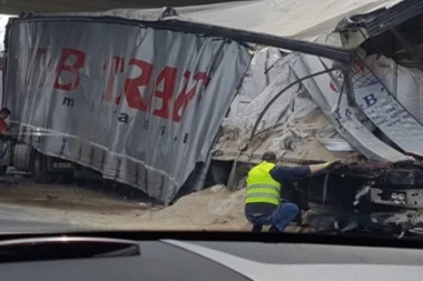 PAKAO na putu za Novi Sad: Strašan prizor užasnuo vozače! (FOTO)