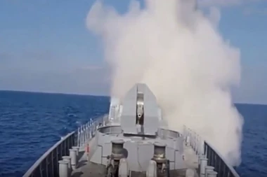 Morima i okeanima plovi stotinu ruskih ratnih brodova i podmornica