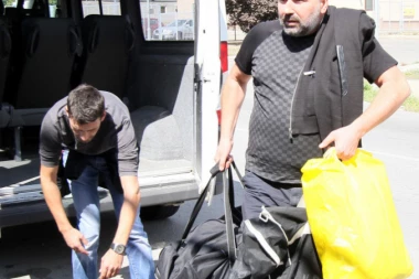 MUŠKI UČESNICI ZADRUGE PONELI VIŠE STVARI OD ŽENA!