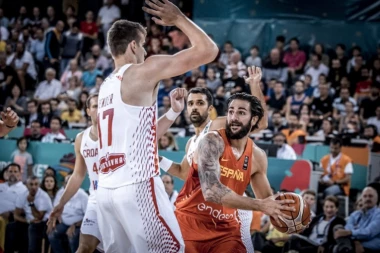 (VIDEO) KOMŠIJE NAMUČILE EVROPSKE ŠAMPIONE: Španci posle drame pobedili Hrvate