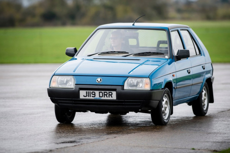 Favorit je bio veoma popularan i u Engleskoj gde je prodato preko 50.000 primeraka