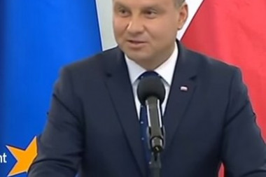 (VIDEO) Predsednik Poljske žrtva šaljivdžije! Predstavio se kao generalni sekretar UN - umešana ruska tajna služba?