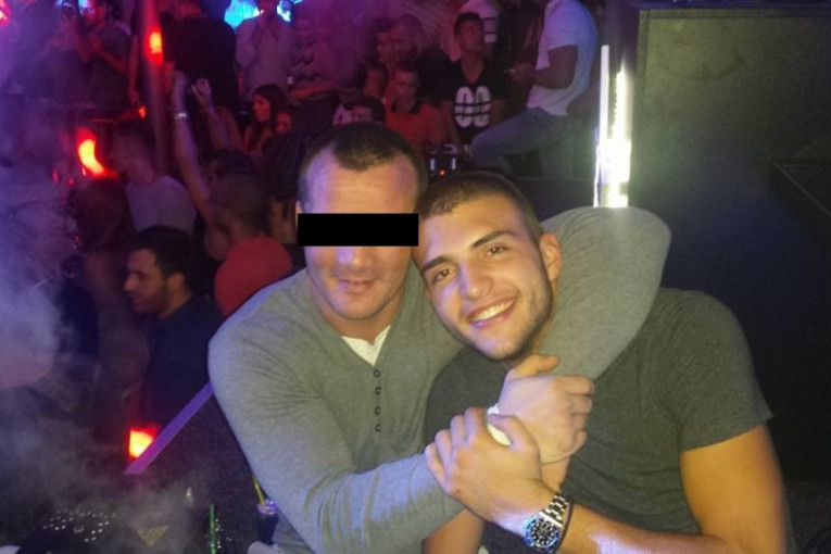 Veljko se nasmejan fotkao sa Lukom