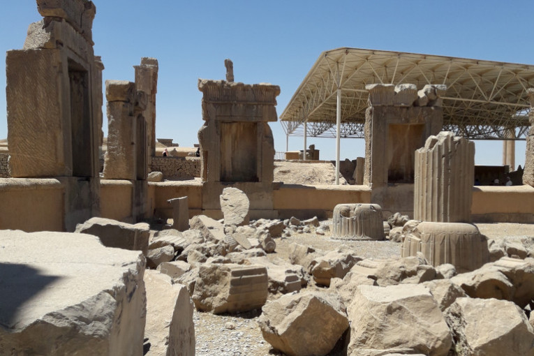 Širaz je i nadomak Persepolisa, drevne prestonice nekadašnjeg persijanskog carstva