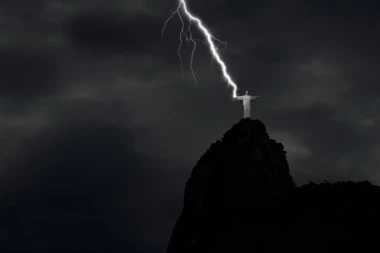 SRBIJU NOĆAS NAPADA TEŠKO ZLO: Stižu nam solarna bura i TOTALNI MRAK!