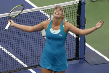 (VIDEO) TREĆA AMERIKANKA U POLUFINALU US OPENA: Koko Vandevej deklasirala Pliškovu